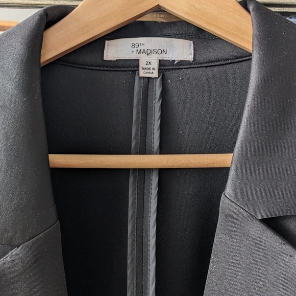 89th & Madison black blazer with zipper pocket 2x - Picture 2 of 4